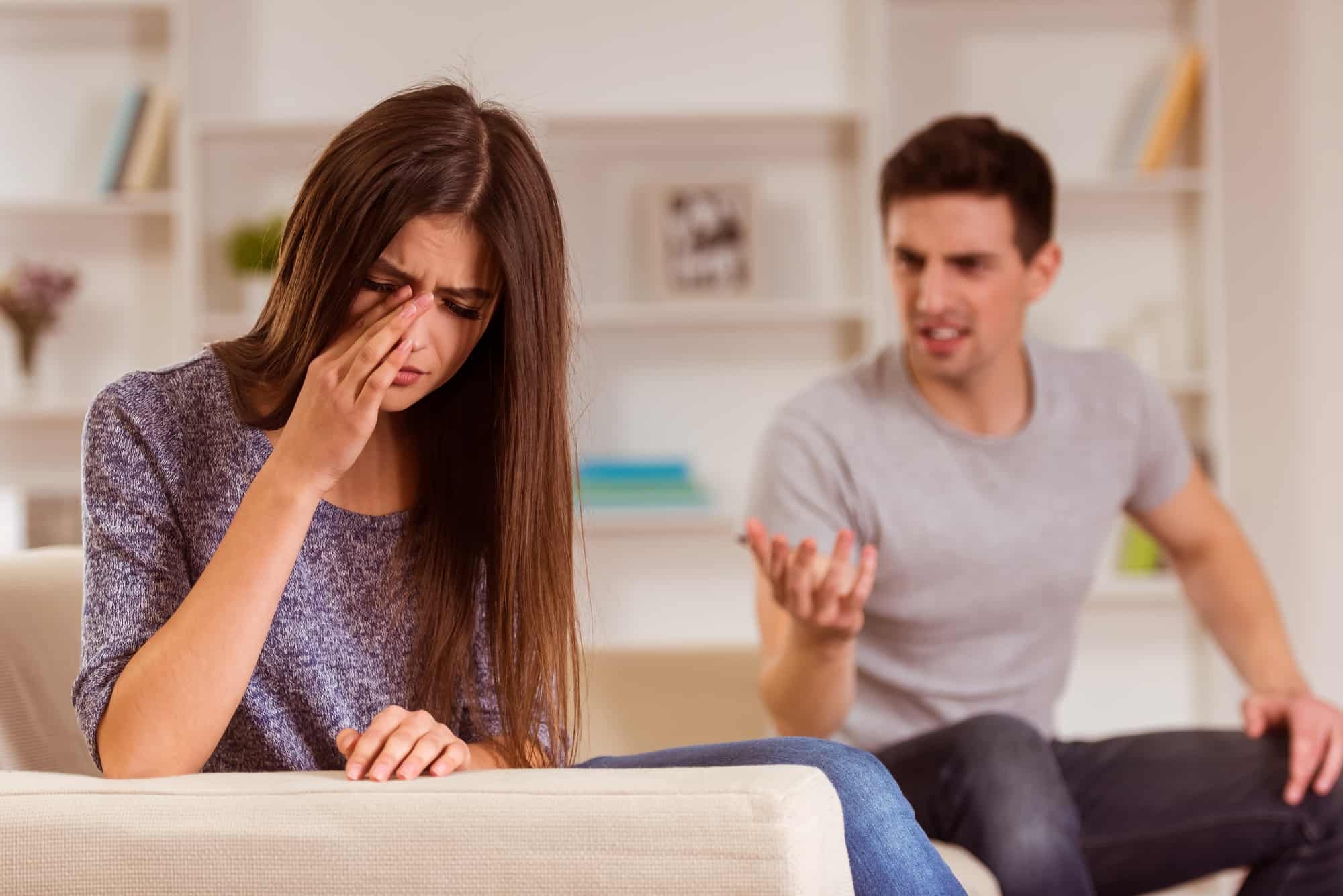 6 Types of Gaslighting and 5 Tips to Avoid Being Gaslighted