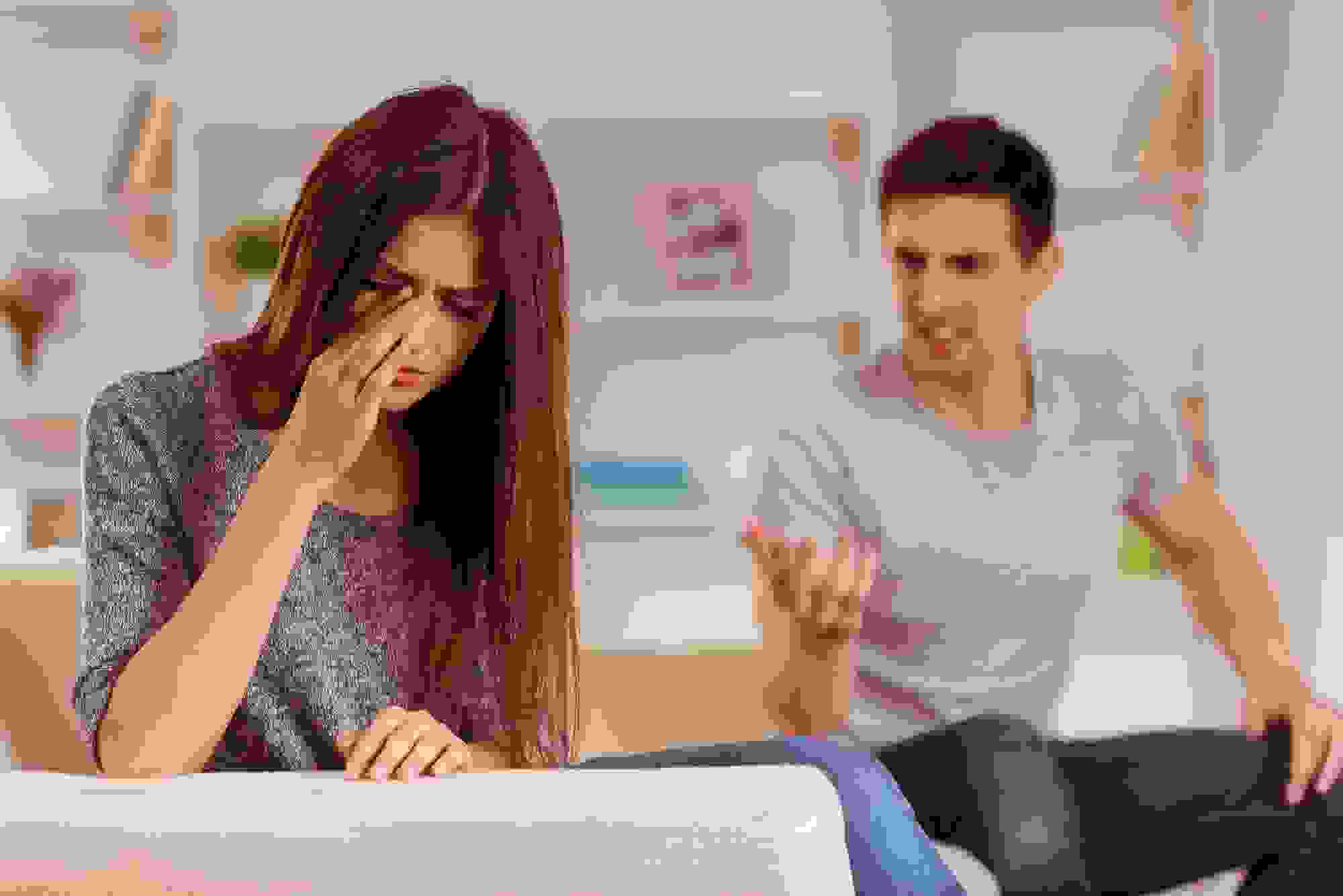 6 Types of Gaslighting and 5 Tips to Avoid Being Gaslighted