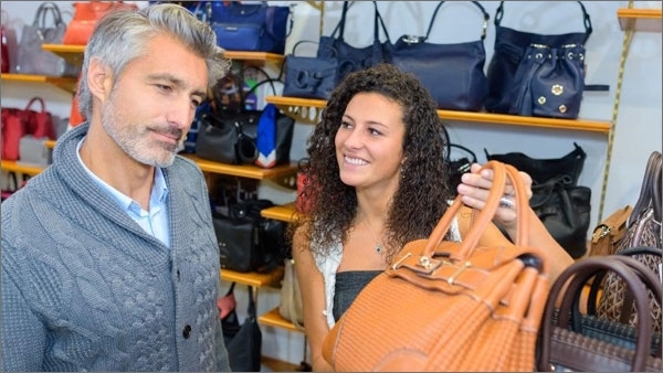  Differences between Persuasion and Manipulation of People